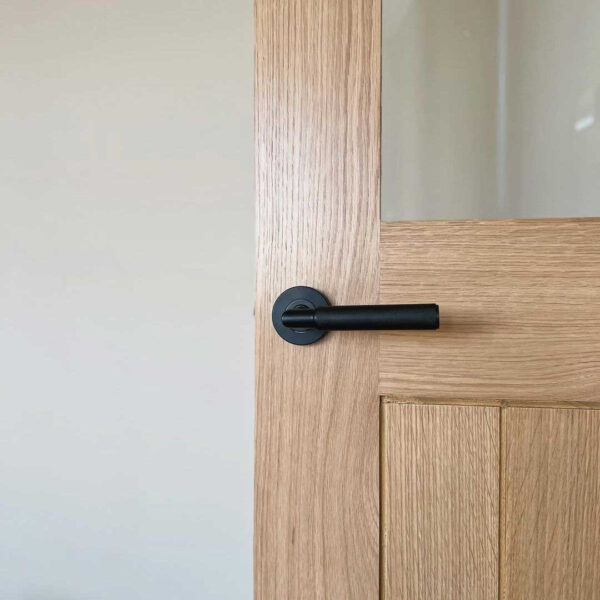 Nero Mitred Door Handle - Image 3